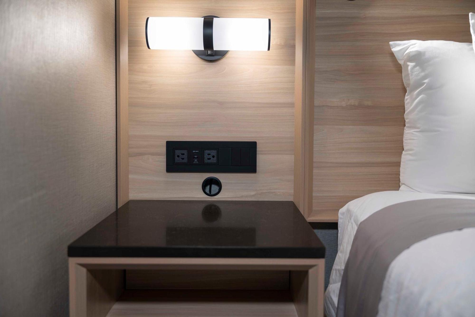 Accent Inns Vancouver Airport Ричмонд Екстер'єр фото